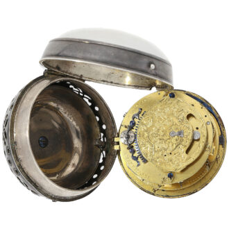 Fine French silver oignon mock pendulum watch Circa 1710 Fine French silver oignon mock pendulum watch Circa 1710