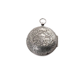 French oignon with alarm and engraving Circa 1700 French oignon with alarm and engraving Circa 1700