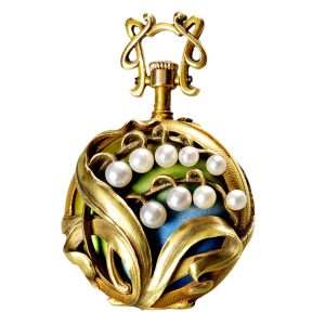 Swiss Art Nouveau pendant watch with nine pearls Circa 1900