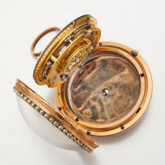 Gold watch repeater with pearls on both sides Circa 1800