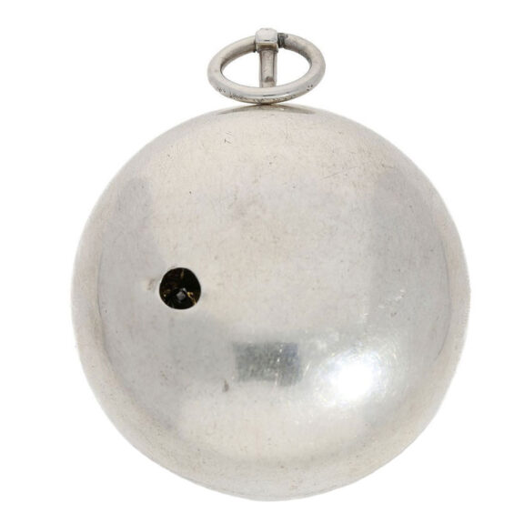 English silver paircase Oignon pocket watch Circa 1700 English silver paircase Oignon pocket watch Circa 1700