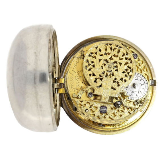 English silver paircase Oignon pocket watch Circa 1700 English silver paircase Oignon pocket watch Circa 1700