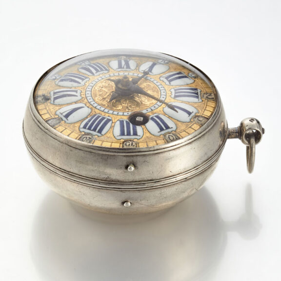 A French oignon pocket watch in a silver case Circa 1715 A French oignon pocket watch in a silver case Circa 1715