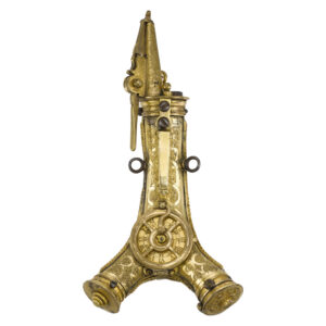 German watch and powder-flask in antler-shaped case Circa 1570