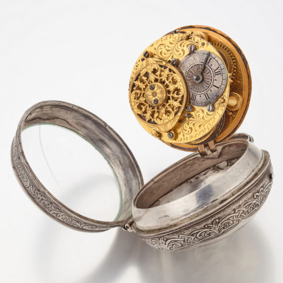 162d A large French verge oignon in a silver case Circa 1710