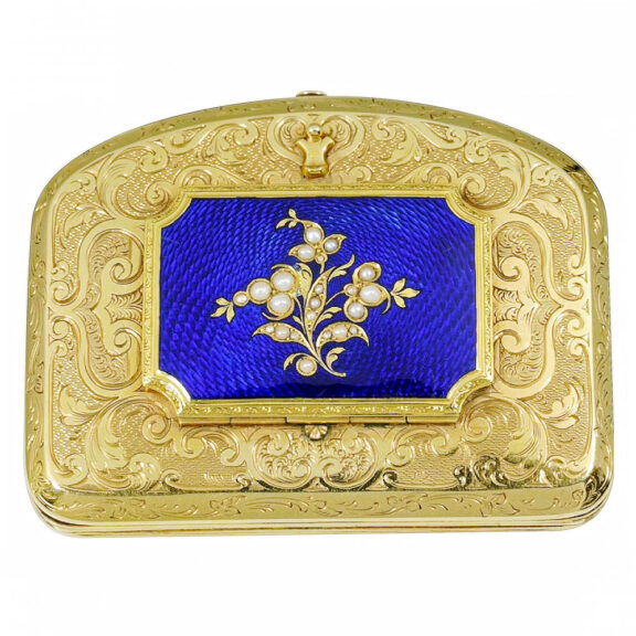 Swiss powder box with concealed watch with watch Circa 1830 Swiss gold powder box with concealed watch Circa 1830