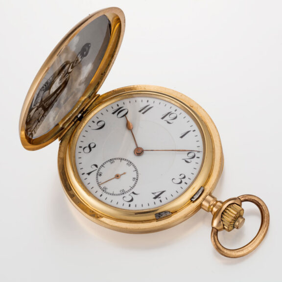 A Swiss gold gentlemen’s hunting case watch Circa 1910 A Swiss gold gentlemen’s hunting case watch Circa 1910