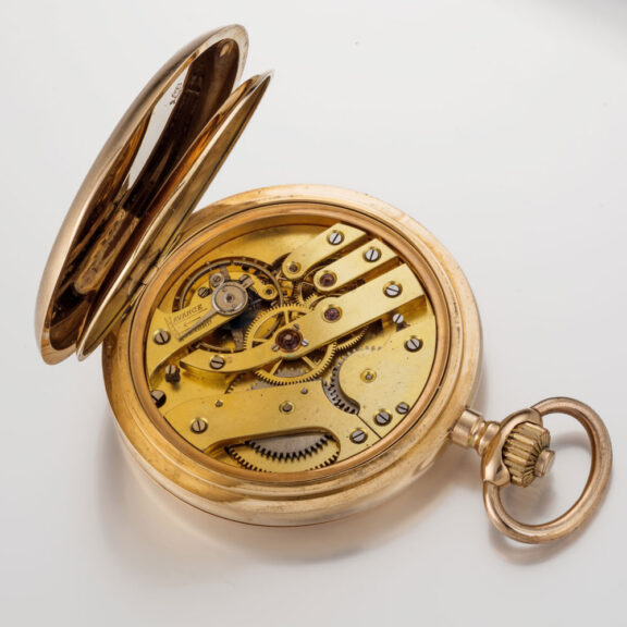 A Swiss gold gentlemen’s hunting case watch Circa 1910 A Swiss gold gentlemen’s hunting case watch Circa 1910