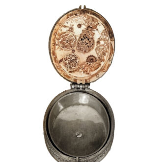 Rare Dutch pendant watch with alarm and date Circa 1625-1640