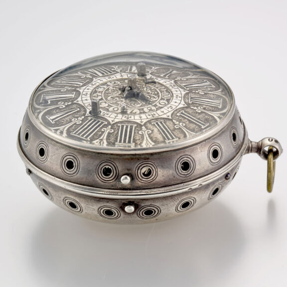Large French single handed oignon with alarm Circa 1695 Large French single handed oignon with alarm Circa 1695