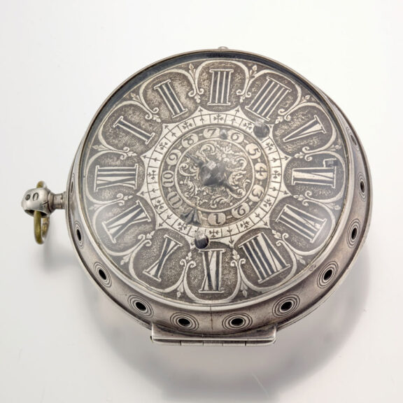 Large French single handed oignon with alarm Circa 1695 Large French single handed oignon with alarm Circa 1695