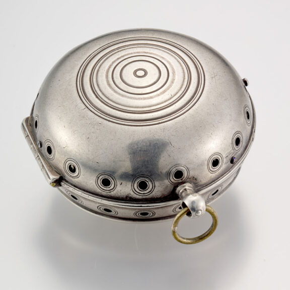 Large French single handed oignon with alarm Circa 1695 Large French single handed oignon with alarm Circa 1695