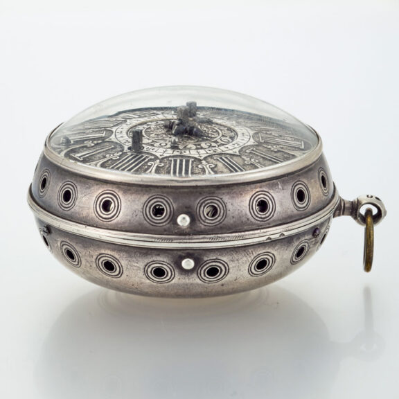 Large French single handed oignon with alarm Circa 1695 Large French single handed oignon with alarm Circa 1695