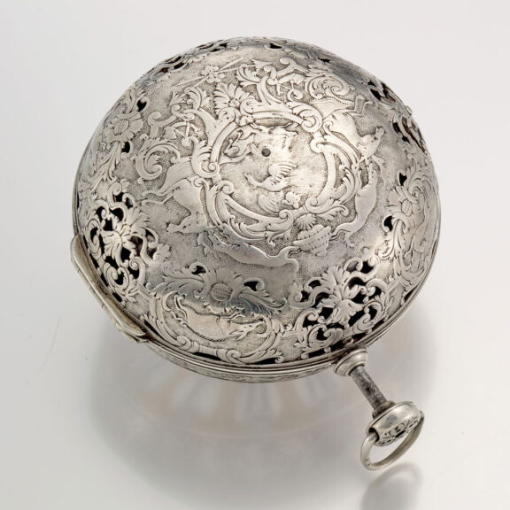 A silver French quarter repeating oignon verge Circa 1715 A silver French quarter repeating oignon verge Circa 1715