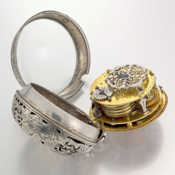 A silver French quarter repeating oignon verge Circa 1715 A silver French quarter repeating oignon verge Circa 1715