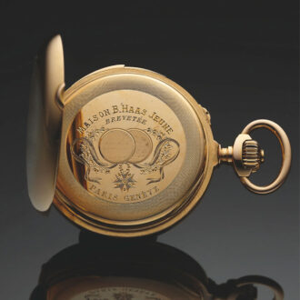 The hinged gold cuvette engraved with exposition medals and an engine-turned border