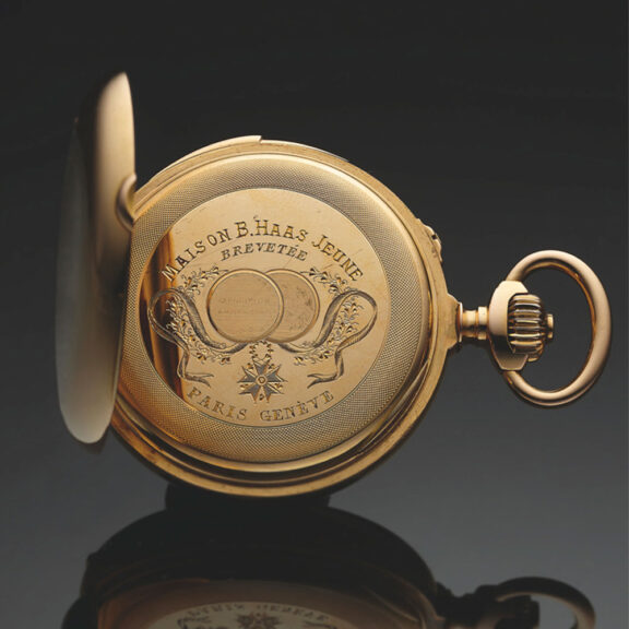 The hinged gold cuvette engraved with exposition medals and an engine-turned border The hinged gold cuvette engraved with exposition medals and an engine-turned border