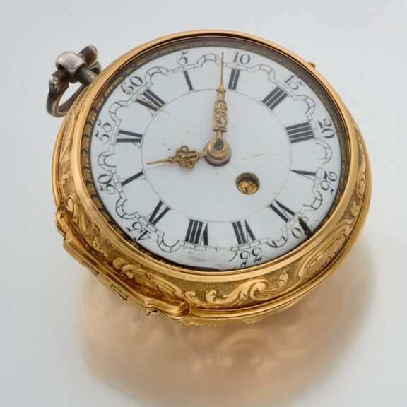 An English 20 carat date verge in repousse pair cases Circa 1740 An English 20 carat date verge in repousse pair cases Circa 1740