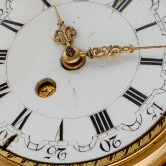 An English 20 carat date verge in repousse pair cases Circa 1740 An English 20 carat date verge in repousse pair cases Circa 1740