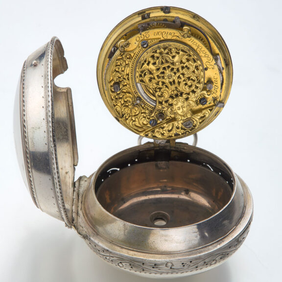 English silver early quarter repeating watch Circa 1710 English silver early quarter repeating watch Circa 1710