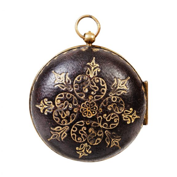 French leather covered gilt brass single hand oignon watch Circa 1700 French leather covered gilt brass single hand oignon watch Circa 1700