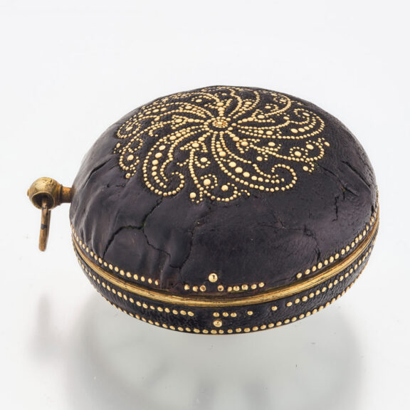 French gilt and leather verge with Egyptian pillars Circa 1690 French gilt and leather verge with Egyptian pillars Circa 1690
