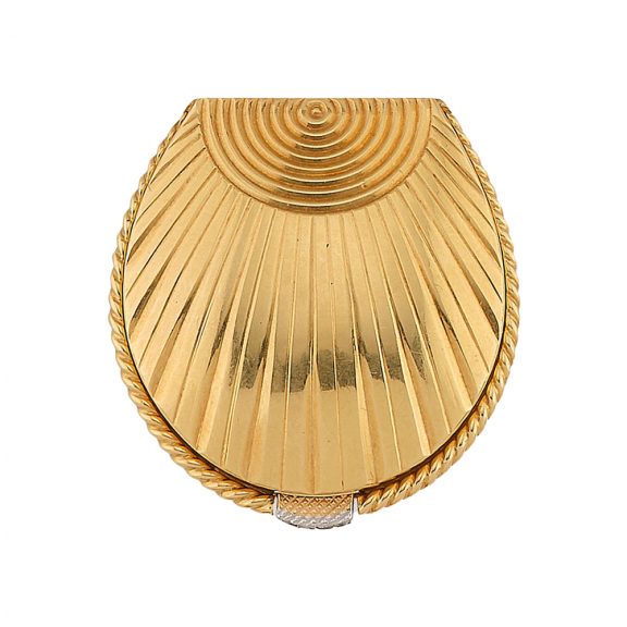 French 18K gold coquille form lever pocket watch Circa 1950 French 18K gold coquille form lever pocket watch Circa 1950