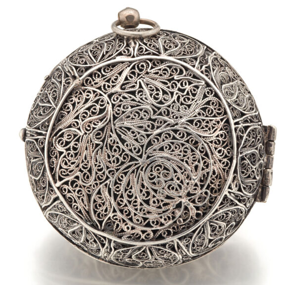 Rare and early English silver filigree clock watch Circa 1650 Rare and early English silver filigree clock watch Circa 1650