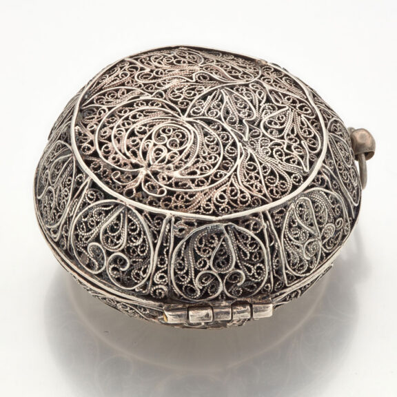 Rare and early English silver filigree clock watch Circa 1650 Rare and early English silver filigree clock watch Circa 1650