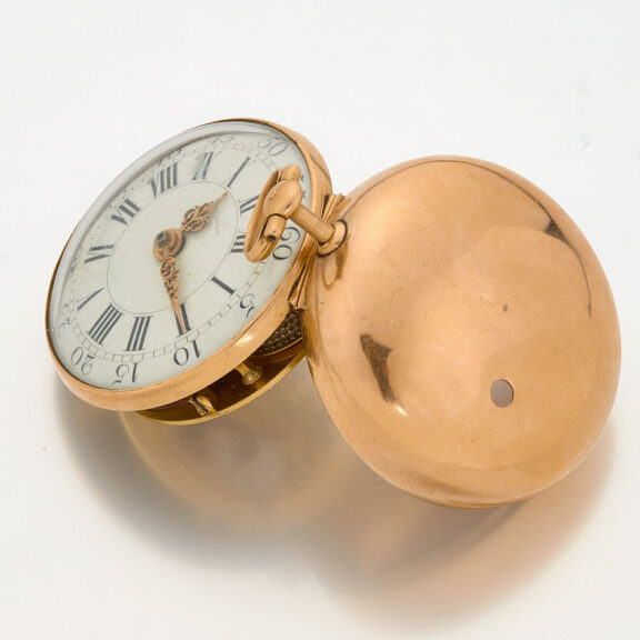 English 20 carat gold repoussé verge in pair cases Circa 1775 English 20 carat gold repoussé verge in pair cases Circa 1775