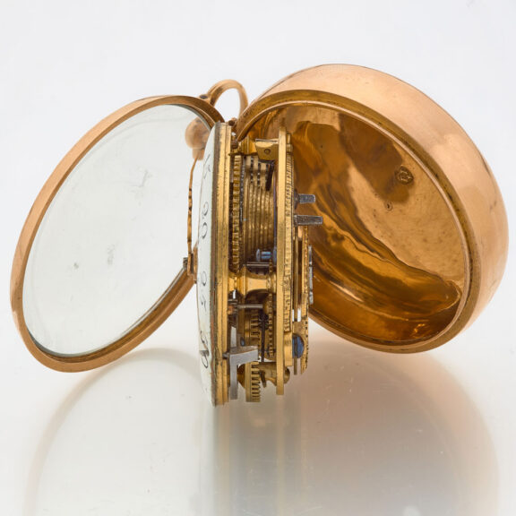 English 20 carat gold repoussé verge in pair cases Circa 1775 English 20 carat gold repoussé verge in pair cases Circa 1775