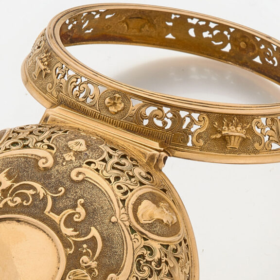 English 20k gold repeater of outstanding quality Circa 1695 English 20k gold repeater of outstanding quality Circa 1695