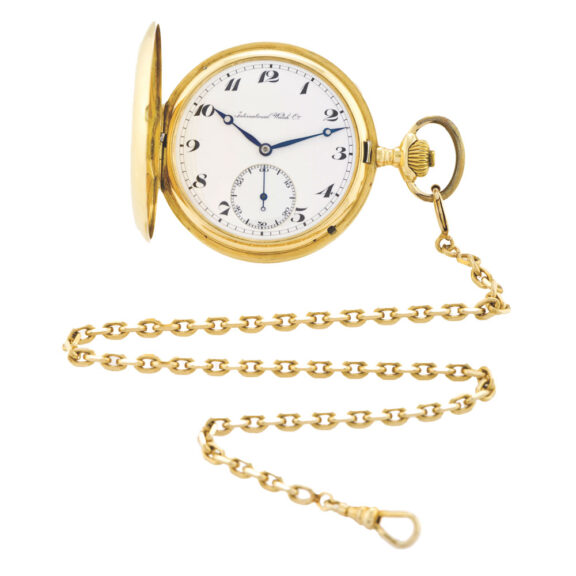 Accompanied by a yellow metal long chain Circa 1920 Accompanied by a yellow metal long chain Circa 1920