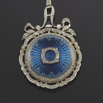 Case back decorated with guilloché champlevé blue enamel, centred by diamond-set platinum cartouche Case back decorated with guilloché champlevé blue enamel, centred by diamond-set platinum cartouche