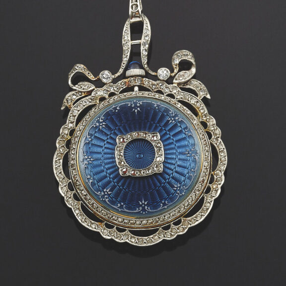 Case back decorated with guilloché champlevé blue enamel, centred by diamond-set platinum cartouche Case back decorated with guilloché champlevé blue enamel, centred by diamond-set platinum cartouche