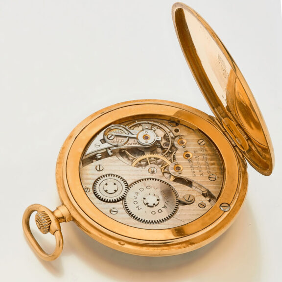 Very flat Swiss 18 carat gold lever pocket watch Circa 1935 Very flat Swiss 18 carat gold lever pocket watch Circa 1935