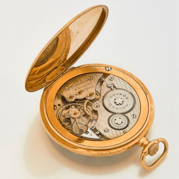 Very flat Swiss 18 carat gold lever pocket watch Circa 1935 Very flat Swiss 18 carat gold lever pocket watch Circa 1935