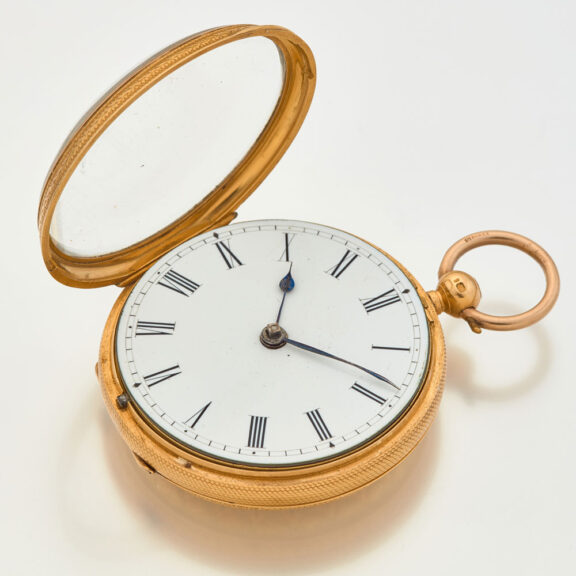 Front bezel opened by depressing the button at the gold pendant. Front bezel opened by depressing the button at the gold pendant.