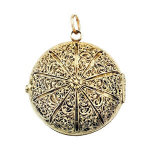 French gold filigree decorated verge pendant watch Circa 1695