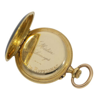 Dust cover with a commemorative engraving "Edith De Roffignac" on the edge