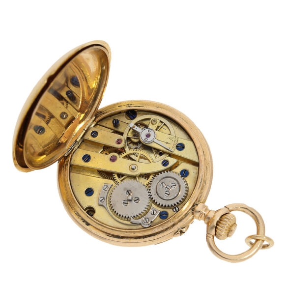 The movement has a fine cylinder escapement and Wolf's teeth The movement has a fine cylinder escapement and Wolf's teeth