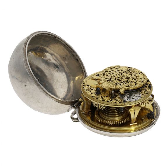 Swiss exceptionally large silver oignon pocket watch Circa 1700 Swiss exceptionally large silver oignon pocket watch Circa 1700