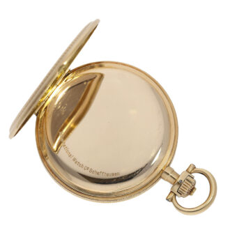 The case of this watch has a radiant decoration on the back, a coin edge and all three lids are made of gold