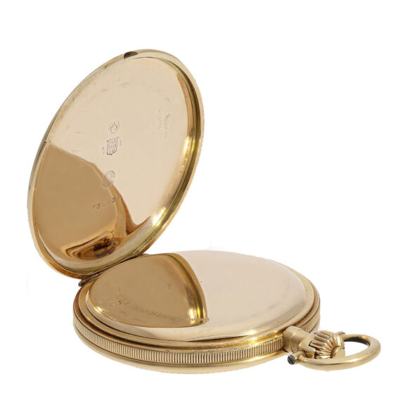 The case of this watch has a radiant decoration on the back, a coin edge and all three lids are made of gold The case of this watch has a radiant decoration on the back, a coin edge and all three lids are made of gold