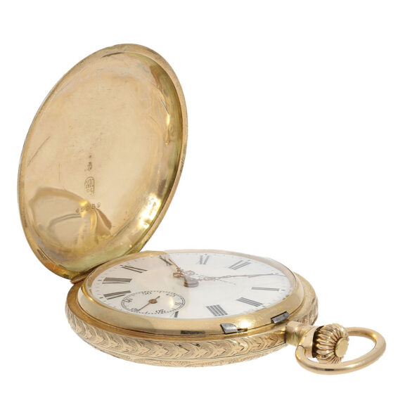 The white enamel dial features red gold hands is signed in Cyrillic The white enamel dial features red gold hands is signed in Cyrillic