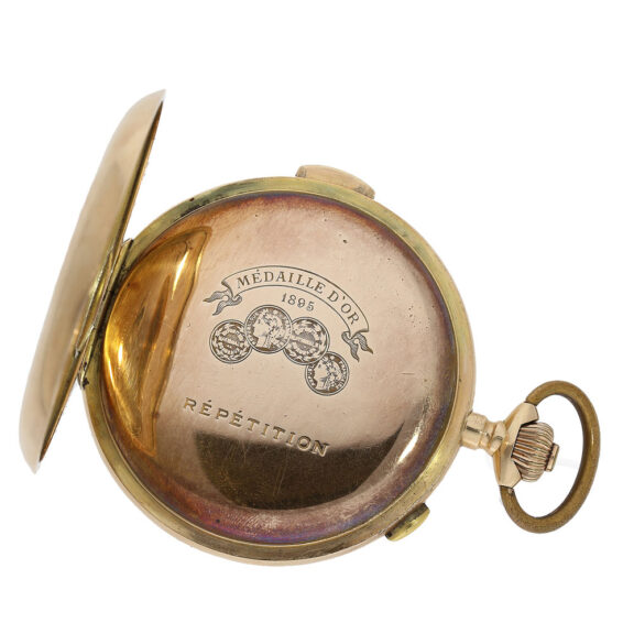 Dust cover engraved with medaille d'or 1895 Dust cover engraved with medaille d'or 1895