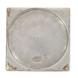 The open faced hunting silver case is adorned with a rare marine marking, is stamped with the Swiss patent number 125267 and the British patent number 265886