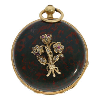 The back of the case is adorned with applied gold relief in the form of a bouquet, set with rubies and diamonds The back of the case is adorned with applied gold relief in the form of a bouquet, set with rubies and diamonds