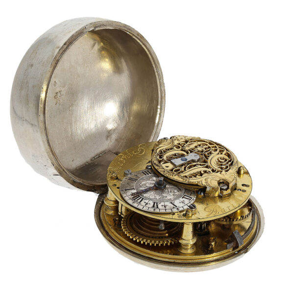 The movement has a verge escapement, a traditional mechanism commonly used during this period The movement has a verge escapement, a traditional mechanism commonly used during this period