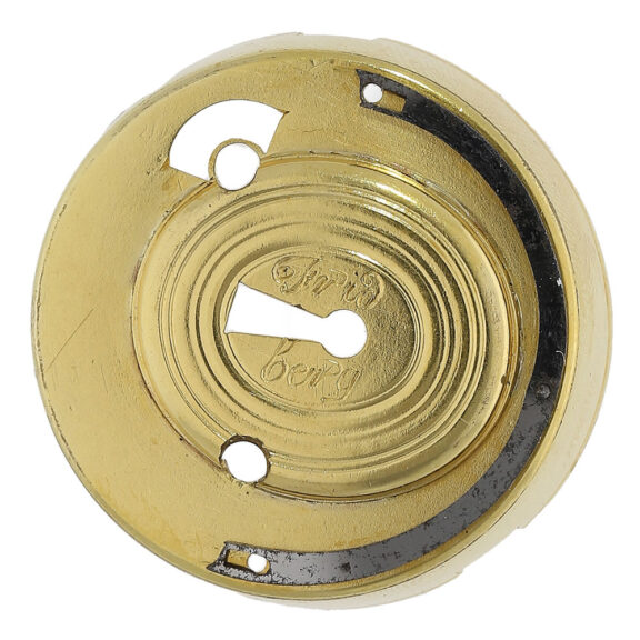 The dust cover is engraved with Fridberg The dust cover is engraved with Fridberg